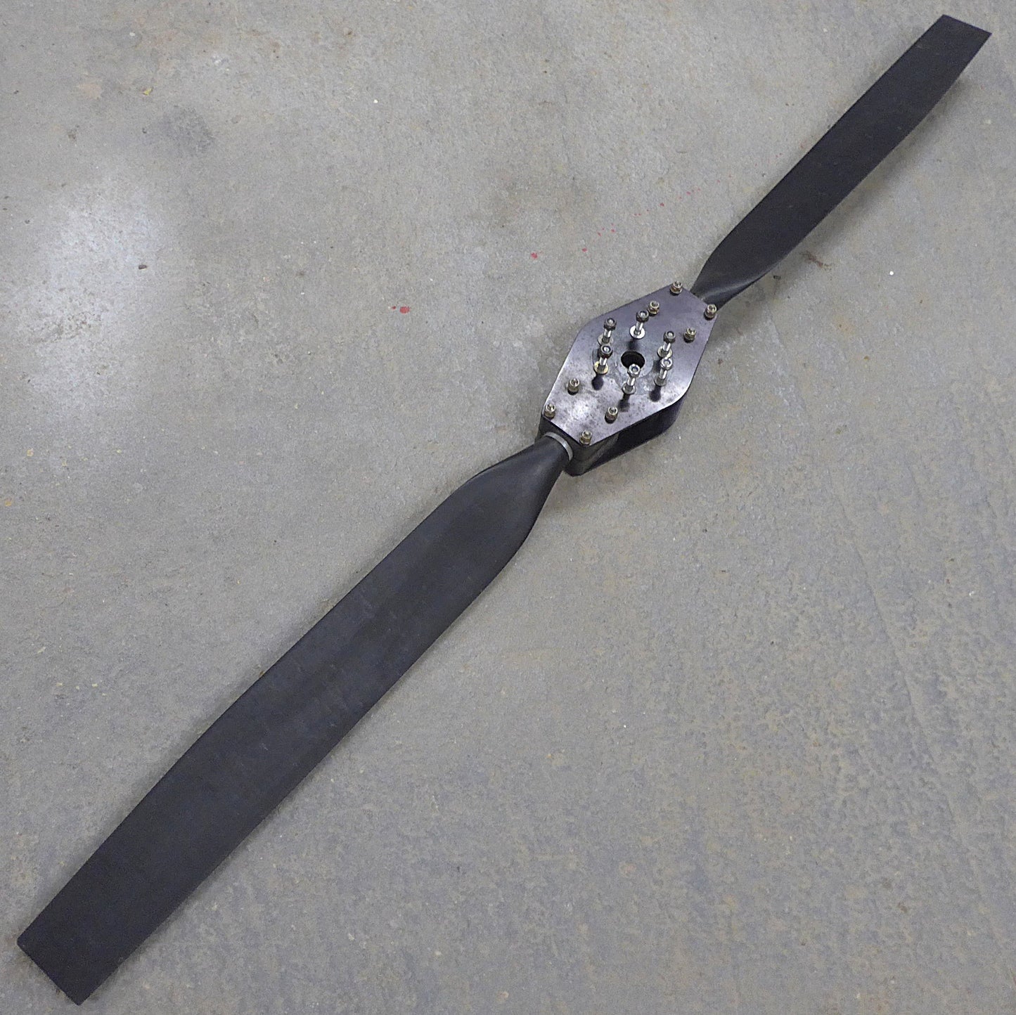Warp Drive 2-Blade L/H Tractor Prop (A/R)