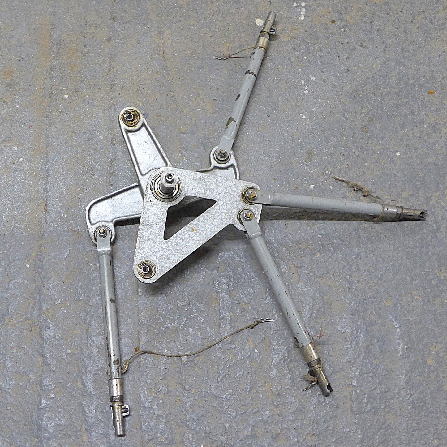 Aileron & Airbrake Bellcrank Linkages W/Hotelliers (A/R)
