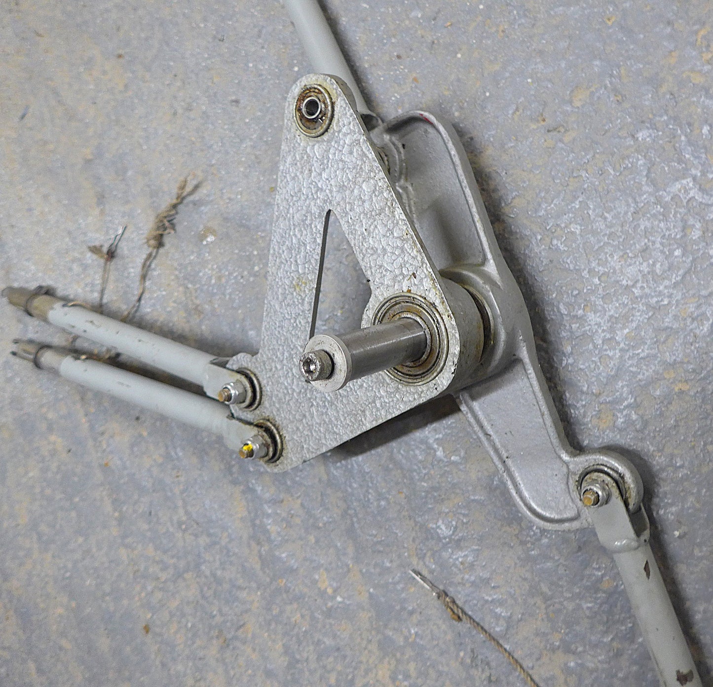 Aileron & Airbrake Bellcrank Linkages W/Hotelliers (A/R)