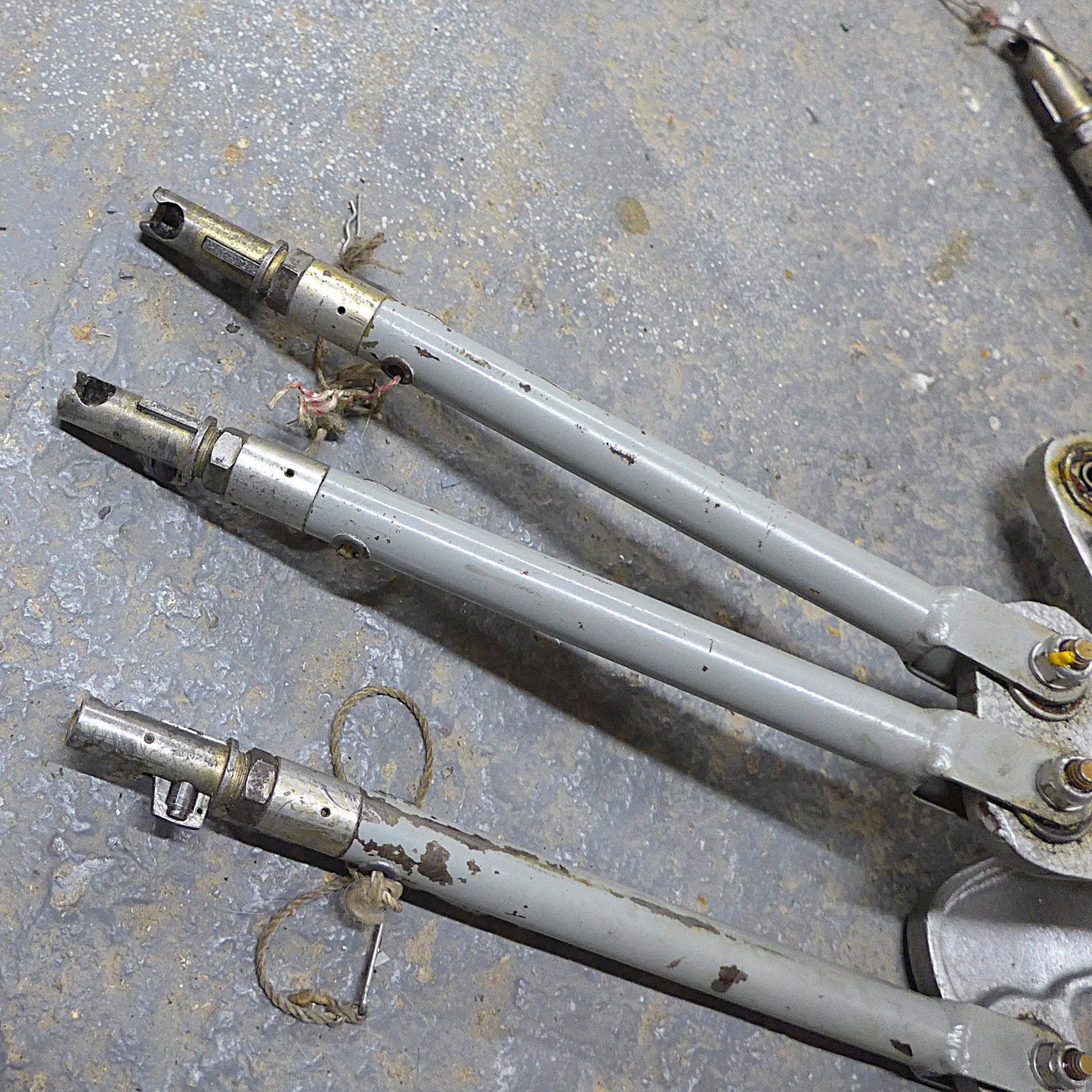 Aileron & Airbrake Bellcrank Linkages W/Hotelliers (A/R)