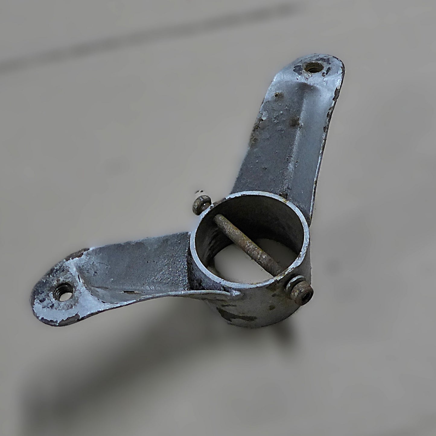 Wheel Retainer/Spat Bracket (A/R)