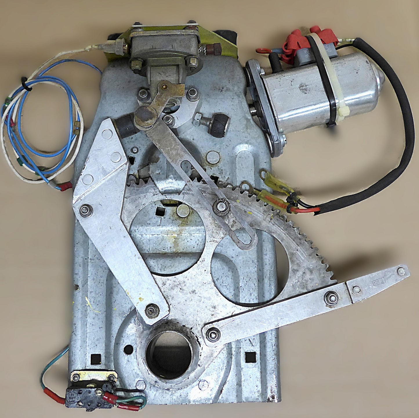 Flap Control Assy C/W: Flap Motor - HR200/100 (A/R)