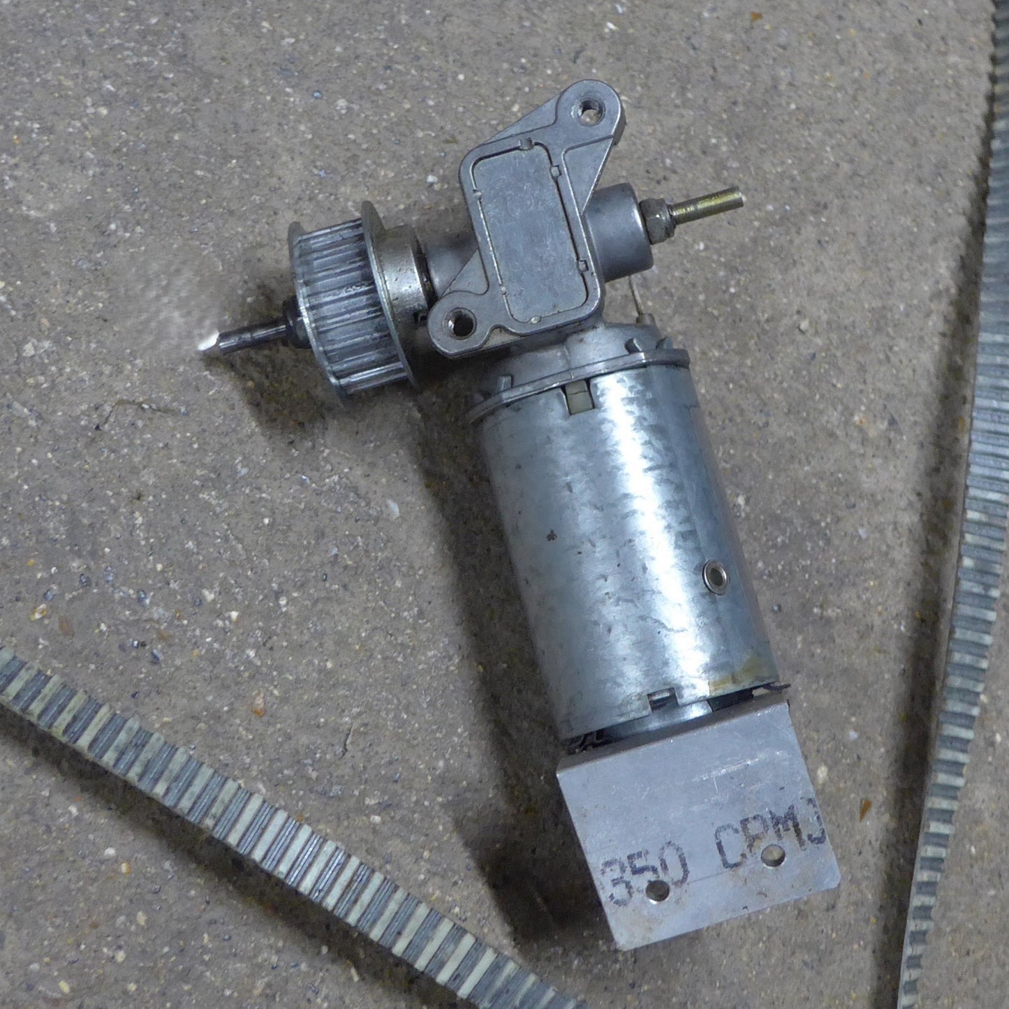 Flap Drive Motor & Belt Assy - MCR-01 Ban-Bi (A/R)