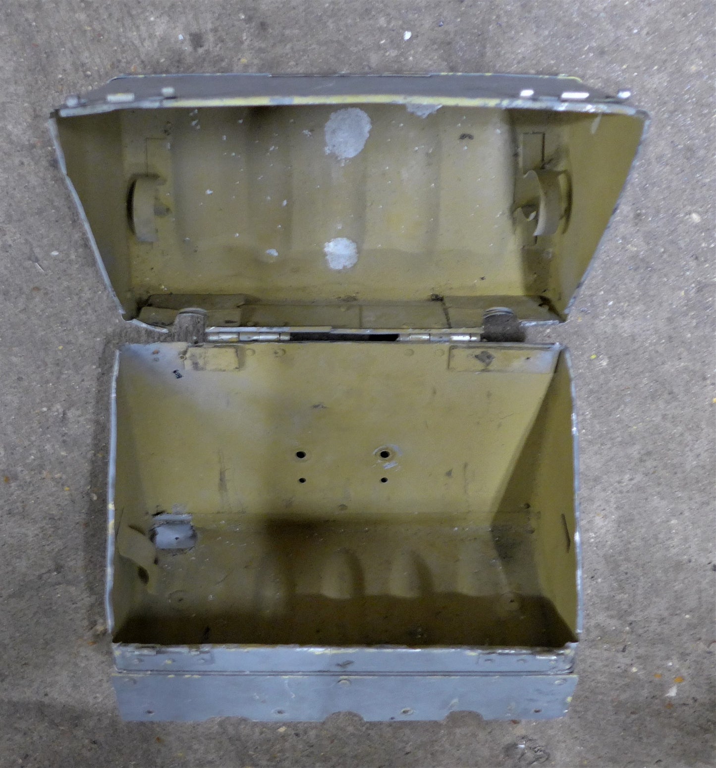 Battery Box Assembly - C120/140 (A/R)