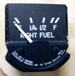 Right Fuel Contents (A/R)