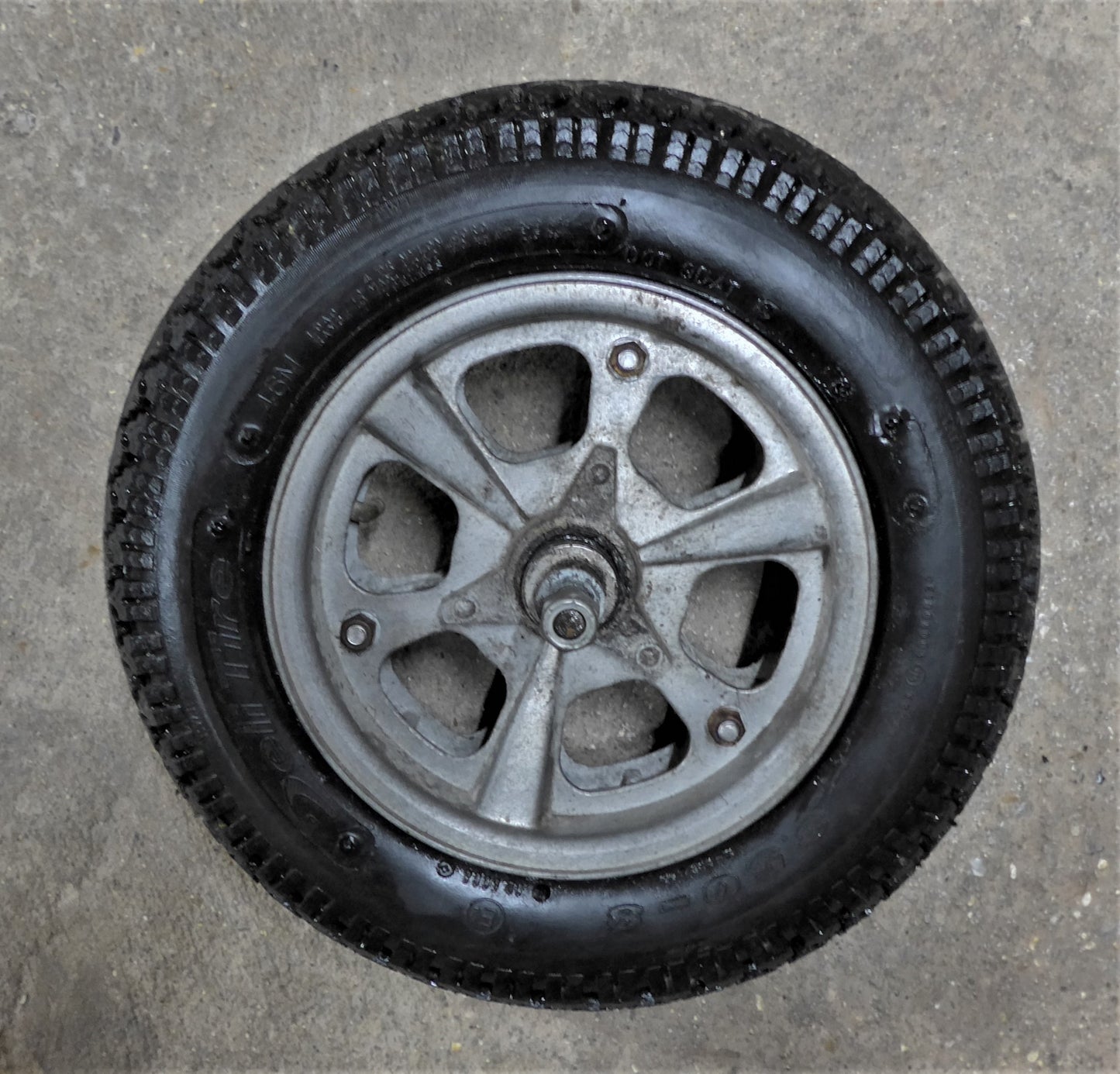 3.50-8 Nose Wheel, Tyre & Axle (A/R)